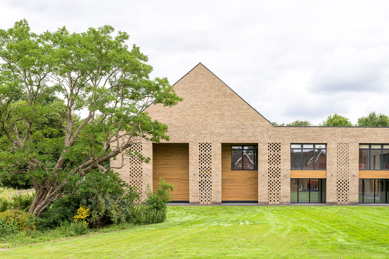 Queen Elizabeths Foundation | Projects | LOM Architects - LOM