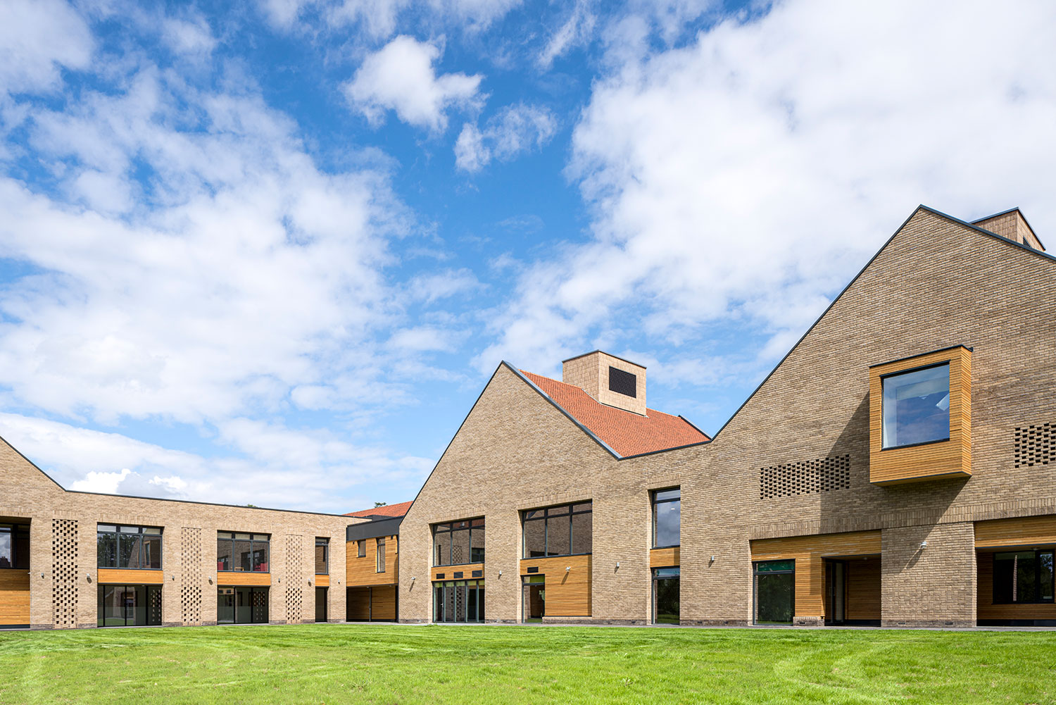 Queen Elizabeths Foundation | Projects | LOM Architects - LOM